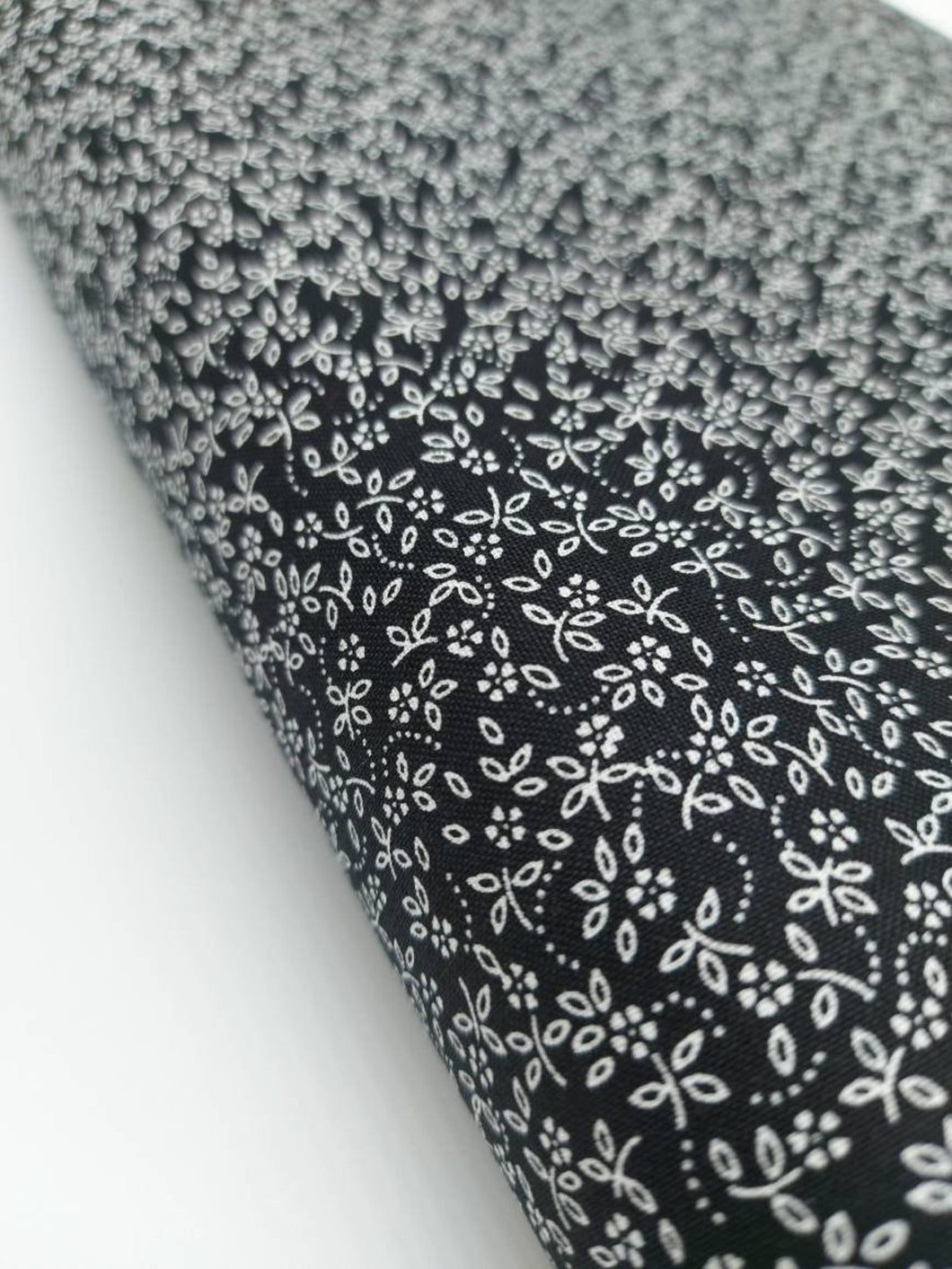 Ditsy Daisy 25cm 109/112 - Craft Cotton Daisy